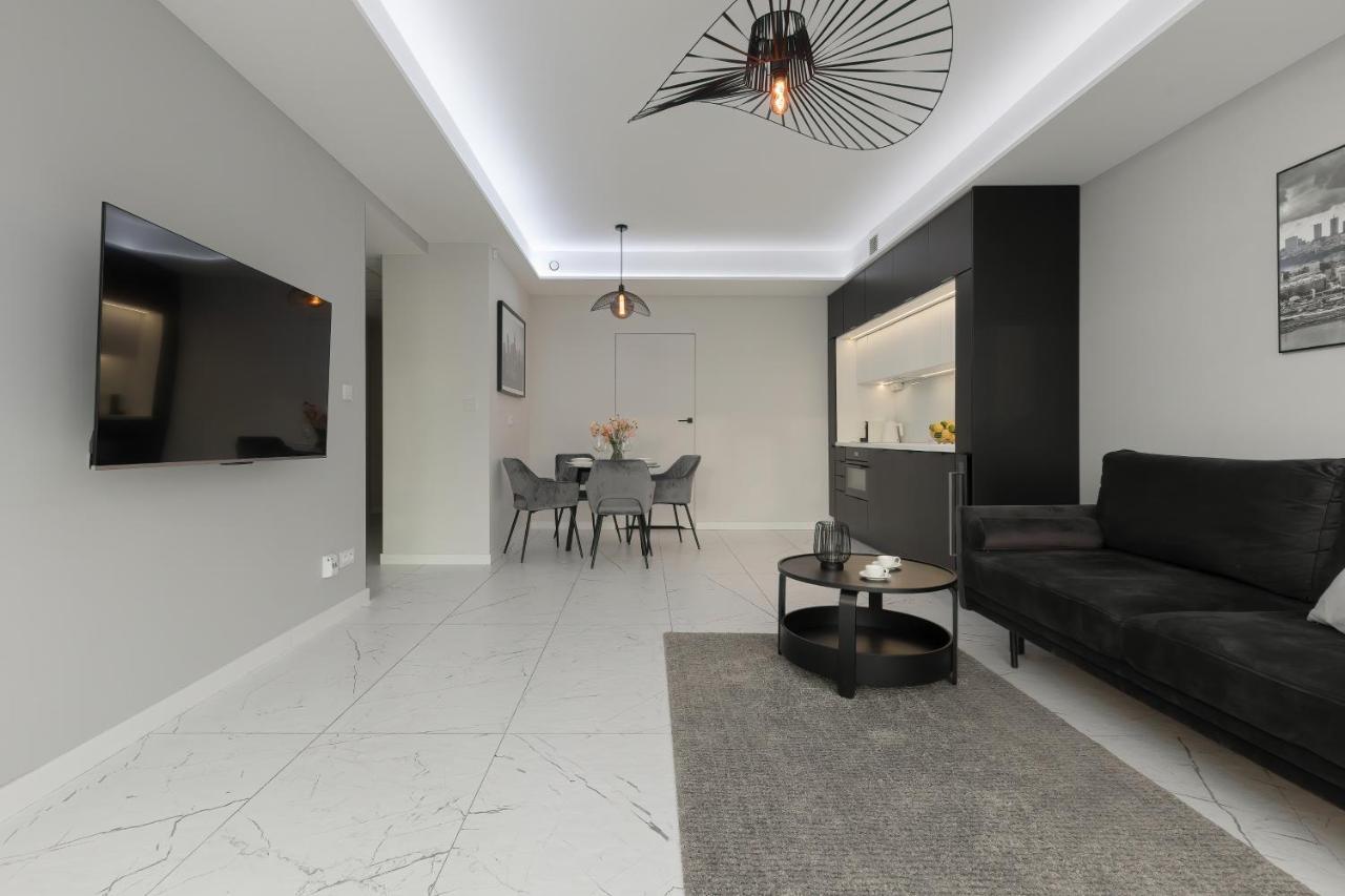 Luxurious Unique Tower With Skyline By Renters Prestige * Warschau