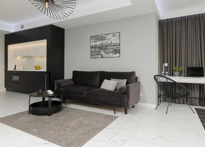 Luxurious Unique Tower Apartment With City Skyline By Renters Prestige