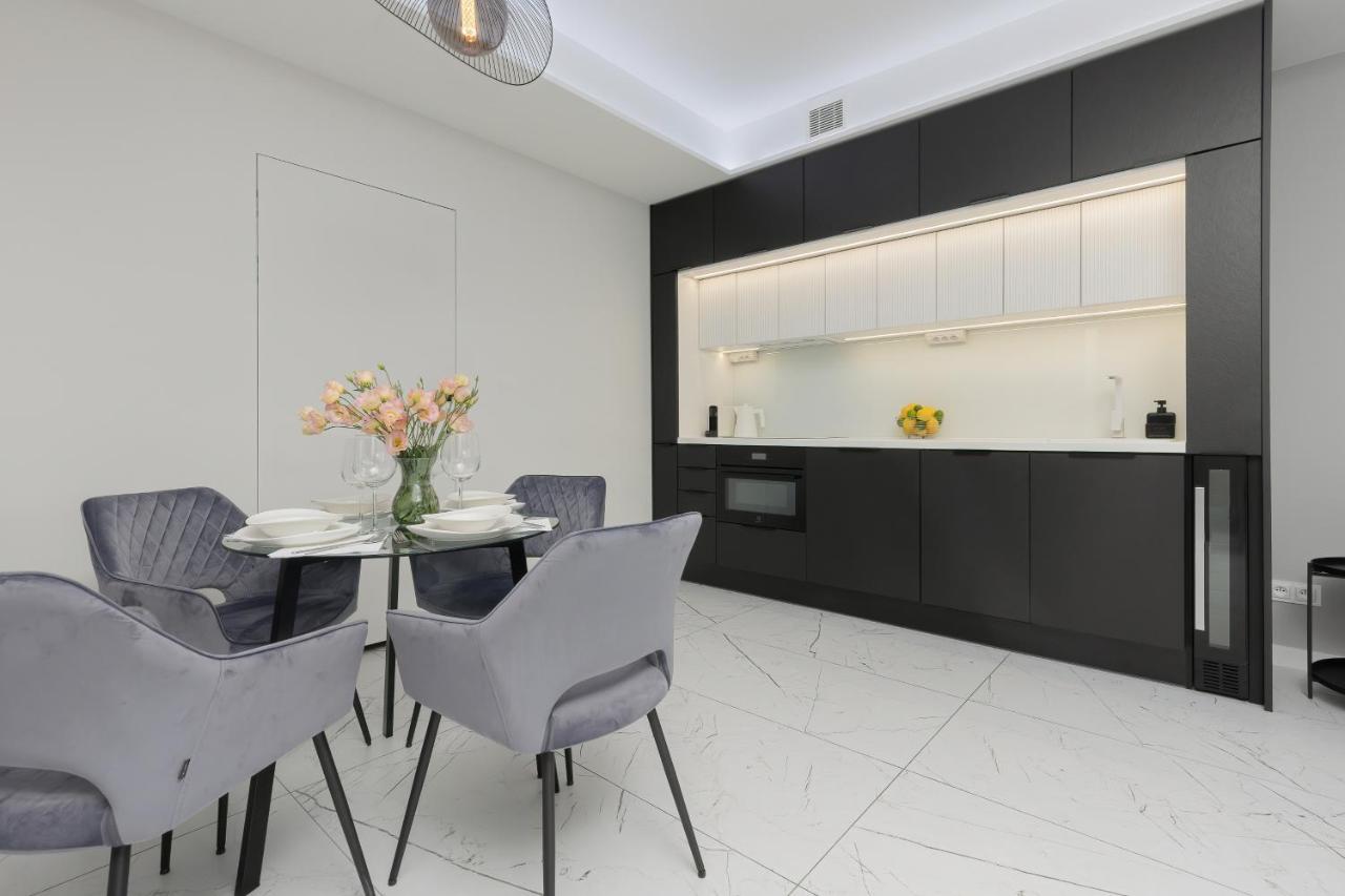 Luxurious Unique Tower With Skyline By Renters Prestige Varsavia